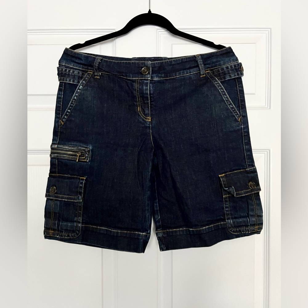 Ann Taylor Women's denim shorts - size Medium